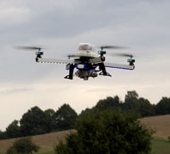 Quadrokopter mit Fotoapparat zur Erstellung von Luftbildern